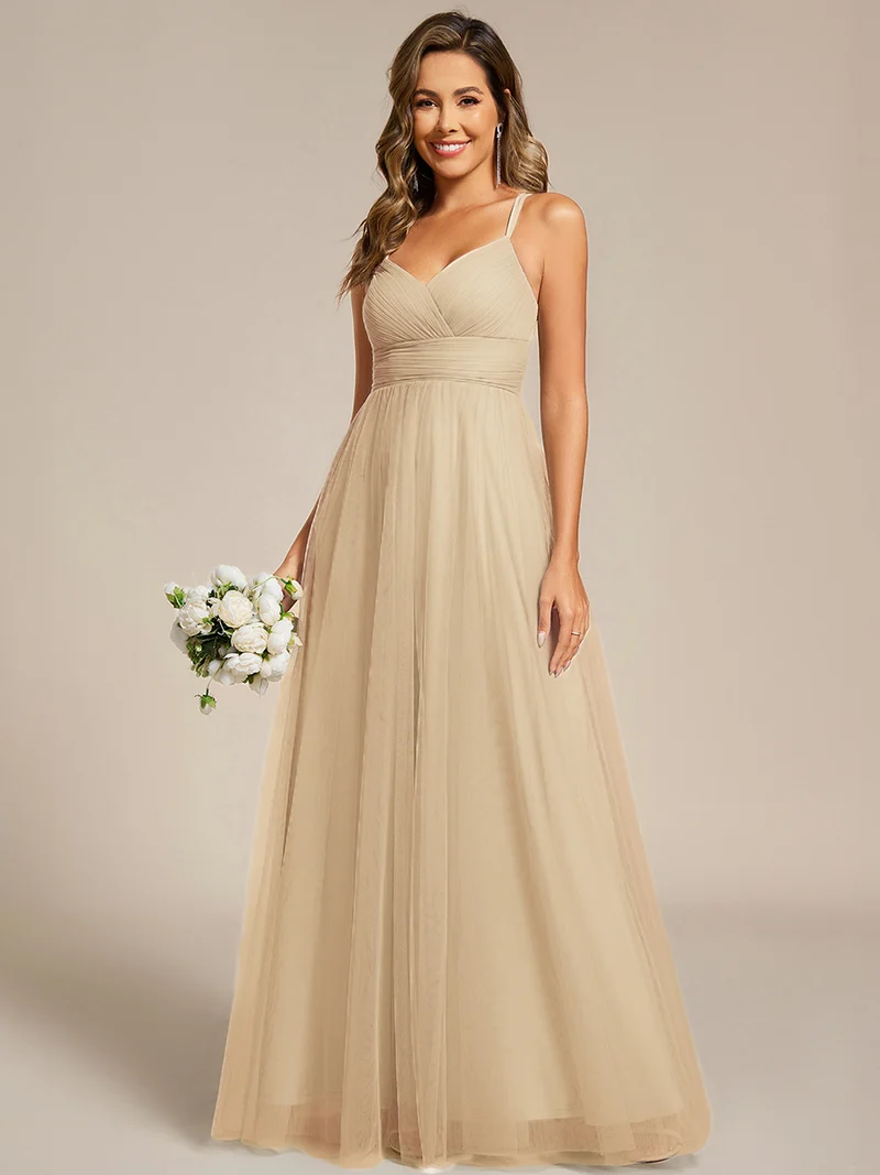 Robe de demoiselle d'honneur en tulle plissée sans manches à col en V et bretelles croisées au dos en dentelle
