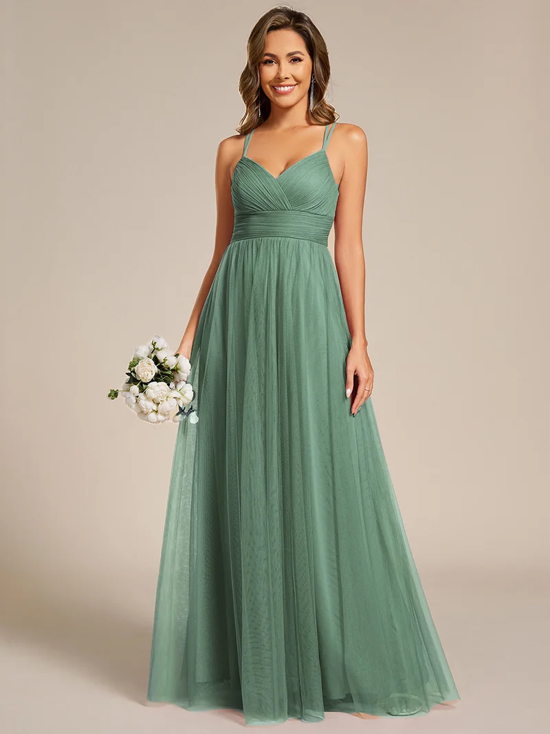 Robe de demoiselle d'honneur en tulle plissée sans manches à col en V et bretelles croisées au dos en dentelle