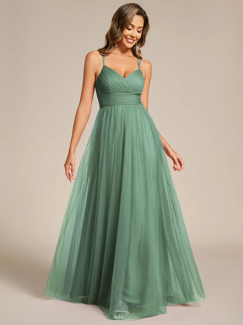 Robe de demoiselle d'honneur en tulle plissée sans manches à col en V et bretelles croisées au dos en dentelle