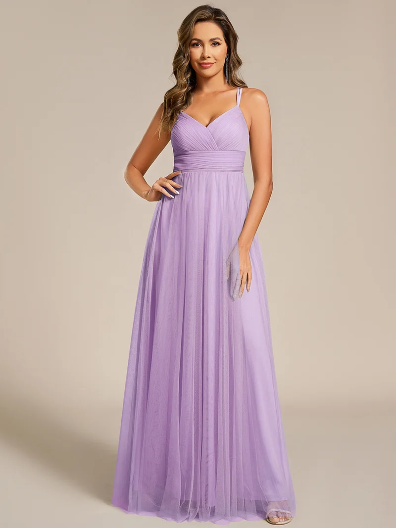 Robe de demoiselle d'honneur en tulle plissée sans manches à col en V et bretelles croisées au dos en dentelle