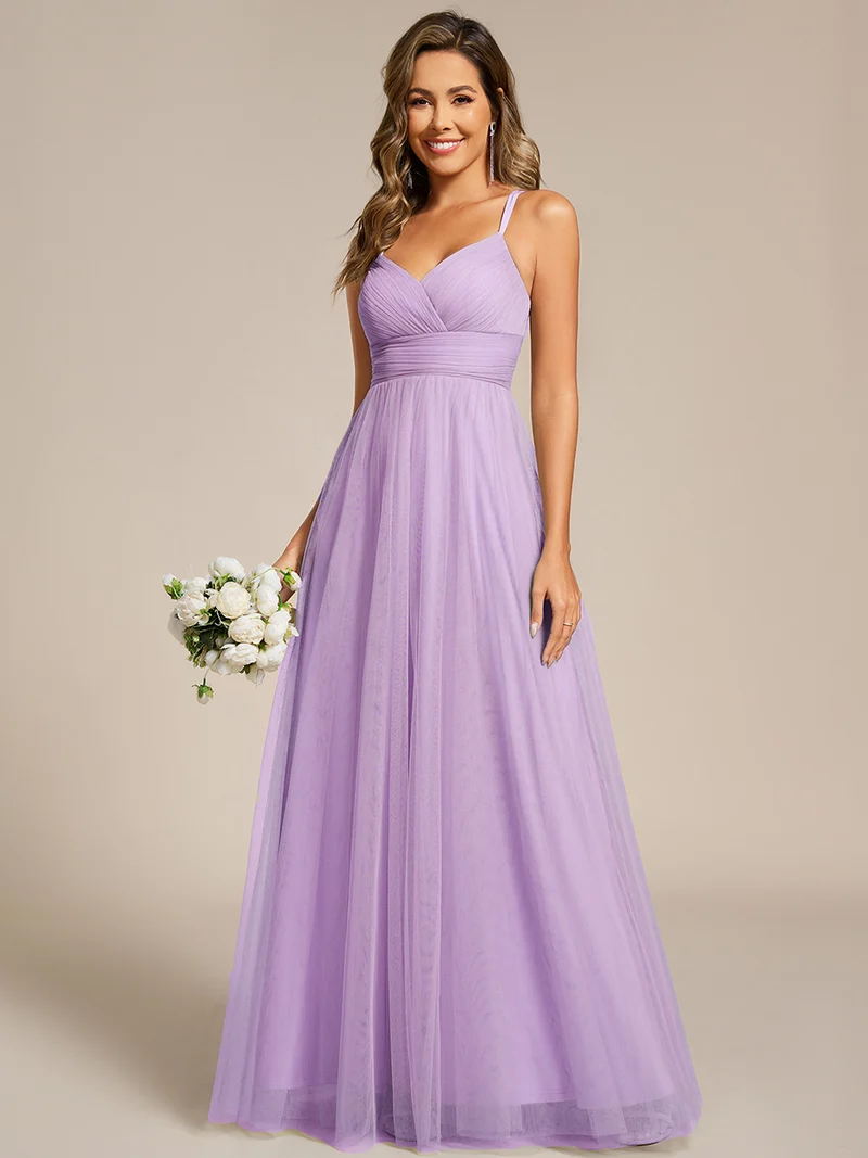 Robe de demoiselle d'honneur en tulle plissée sans manches à col en V et bretelles croisées au dos en dentelle