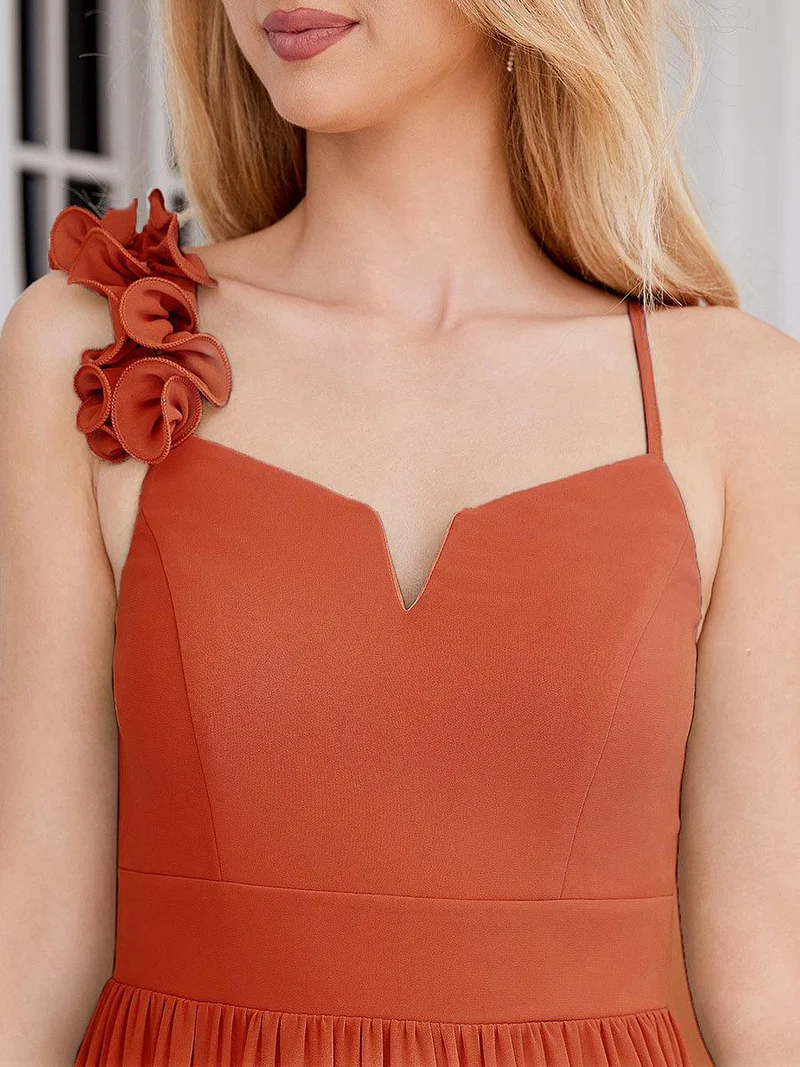Robe de demoiselle d'honneur élégante en mousseline de soie col en V bretelles florales taille empire