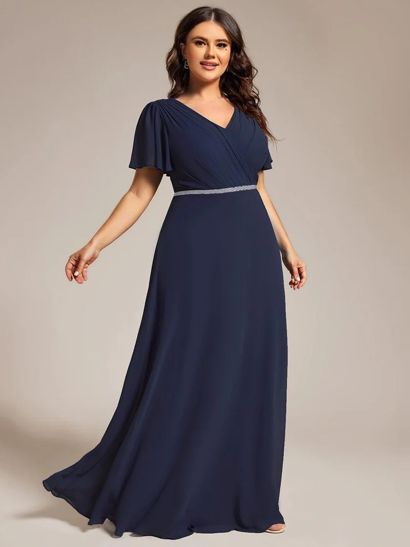 Robe de soirée plissée trapèze en mousseline de soie manches courtes et taille à sequins
