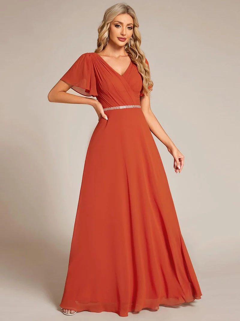 Robe de soirée plissée trapèze en mousseline de soie manches courtes et taille à sequins