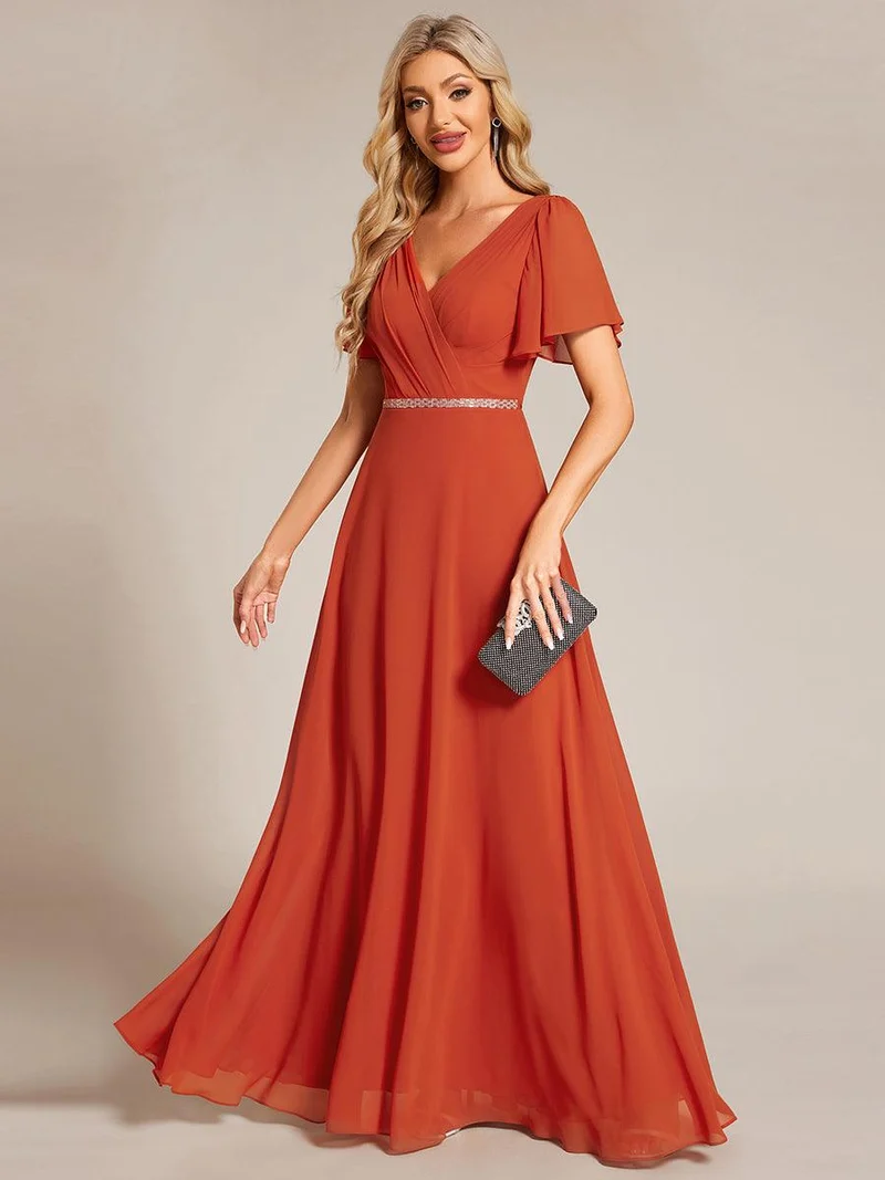 Robe de soirée plissée trapèze en mousseline de soie manches courtes et taille à sequins