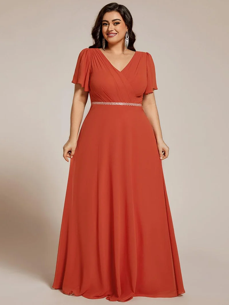 Robe de soirée plissée trapèze en mousseline de soie manches courtes et taille à sequins