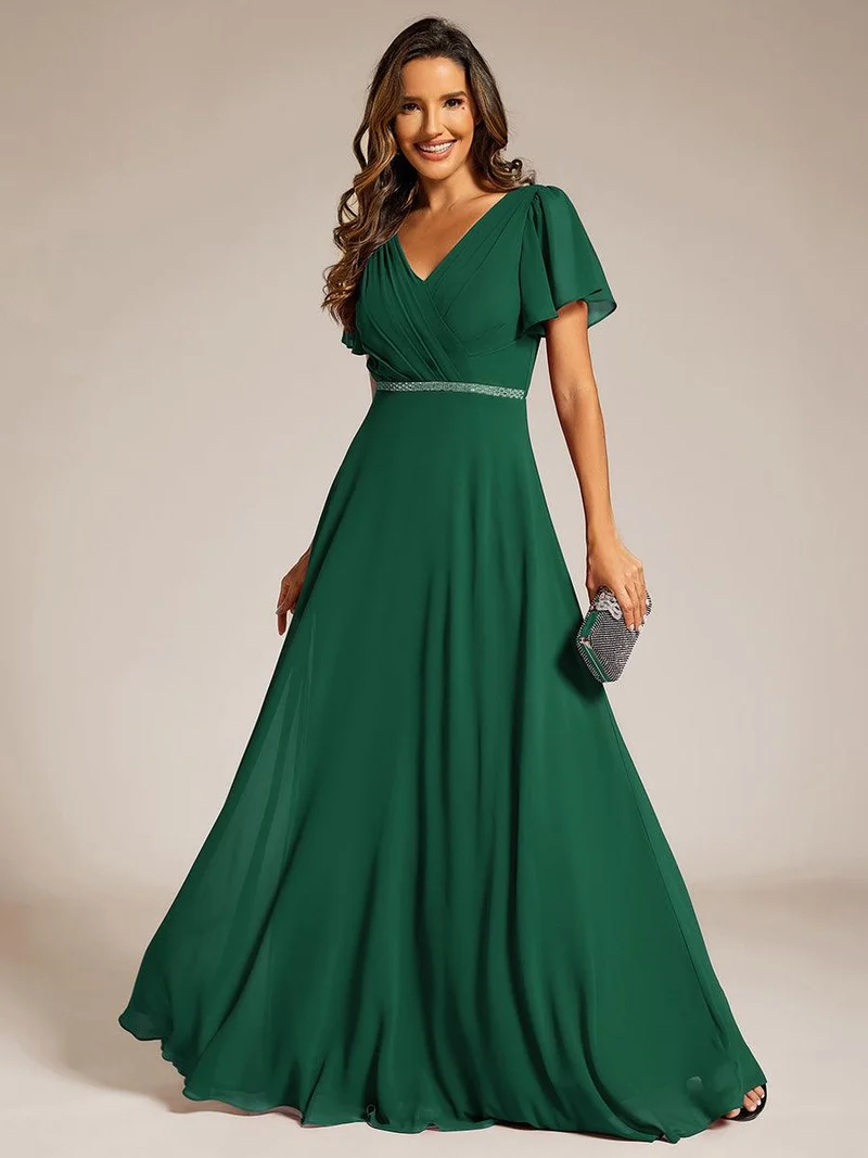 Robe de soirée plissée trapèze en mousseline de soie manches courtes et taille à sequins