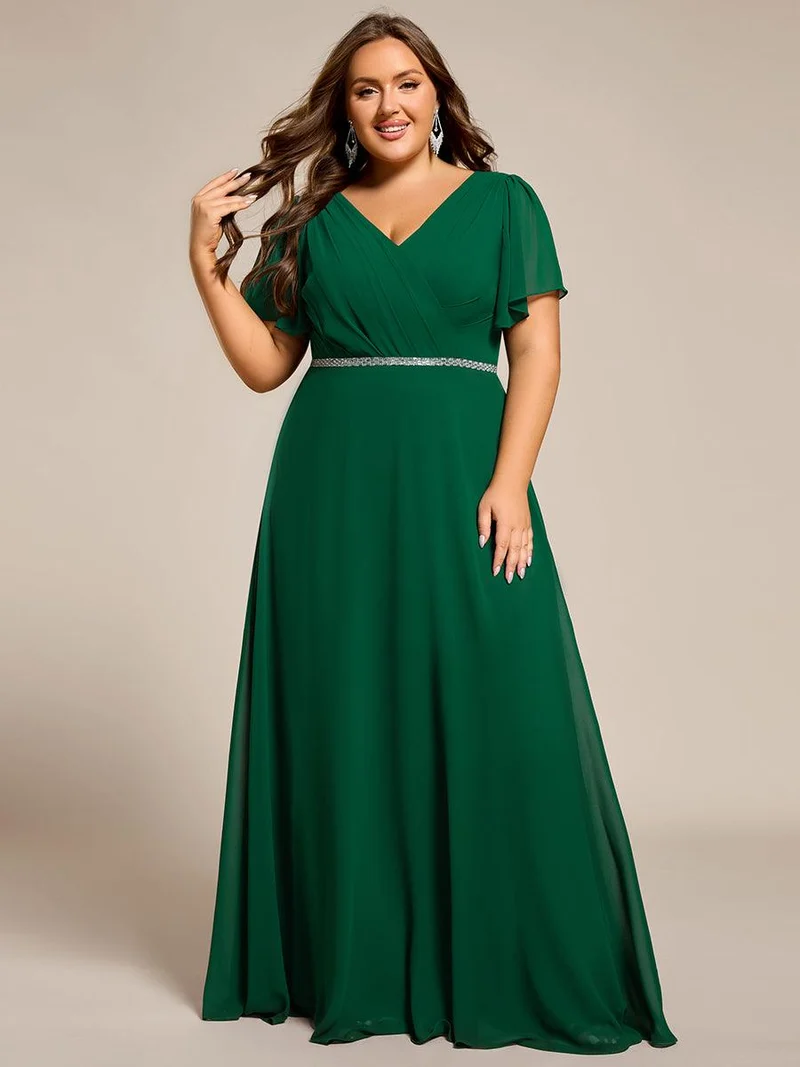 Robe de soirée plissée trapèze en mousseline de soie manches courtes et taille à sequins
