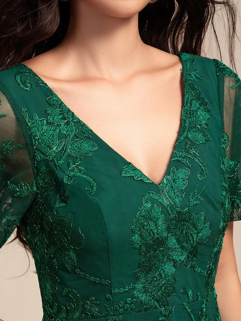 ever TIDAL|Robe invitée mariage mi-longue à manches courtes et col en V double en maille brodée