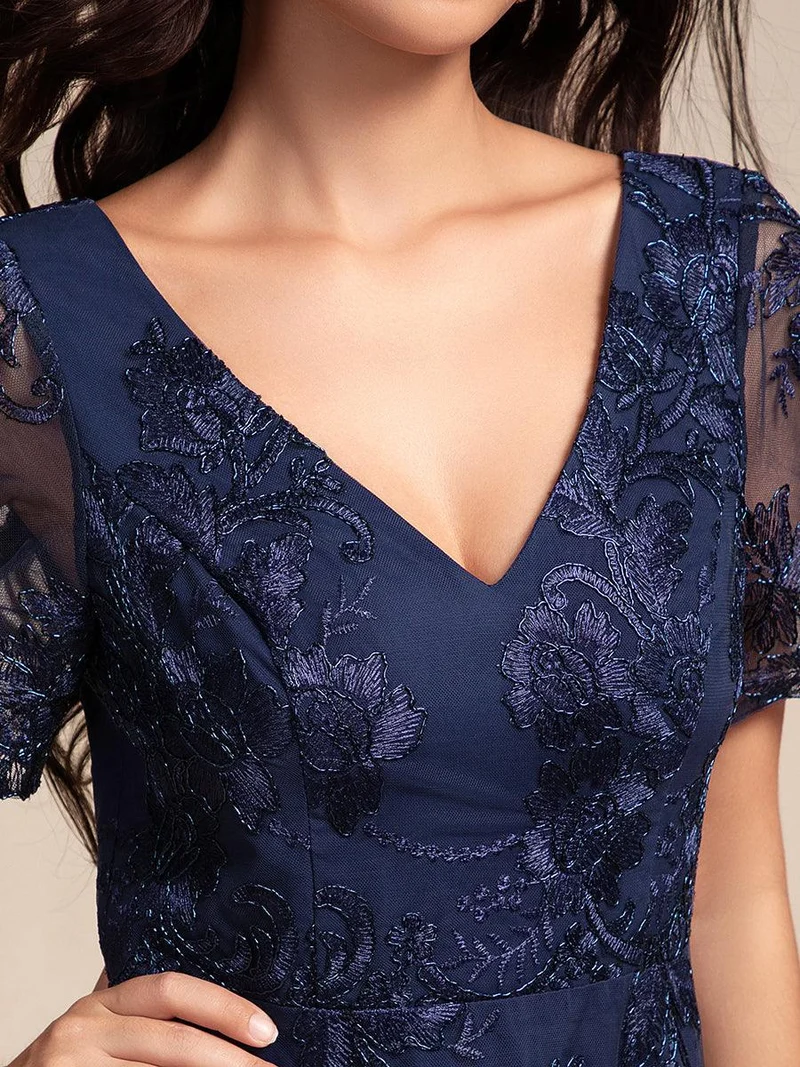ever TIDAL|Robe invitée mariage mi-longue à manches courtes et col en V double en maille brodée