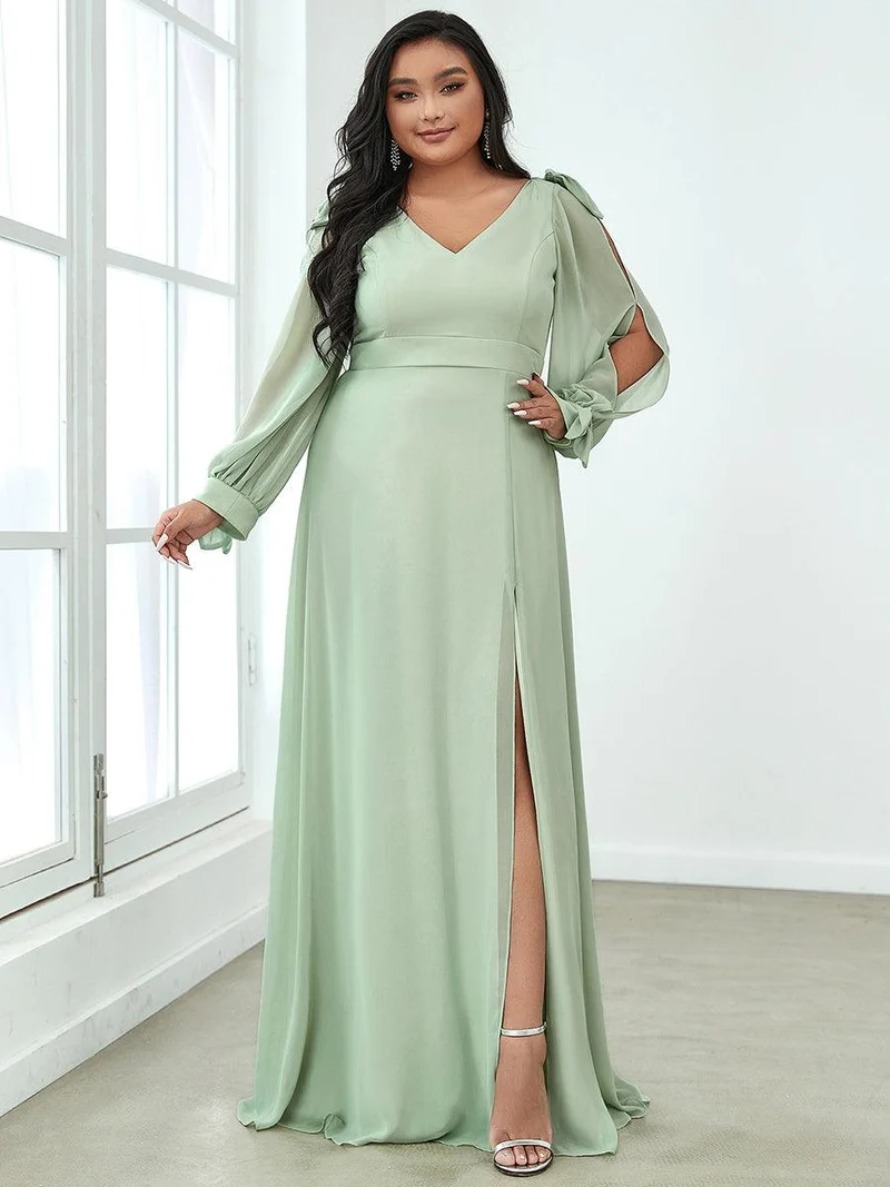 pretty IVORY|Robe de demoiselle d'honneur fendue à manches longues et col en V de grande taille