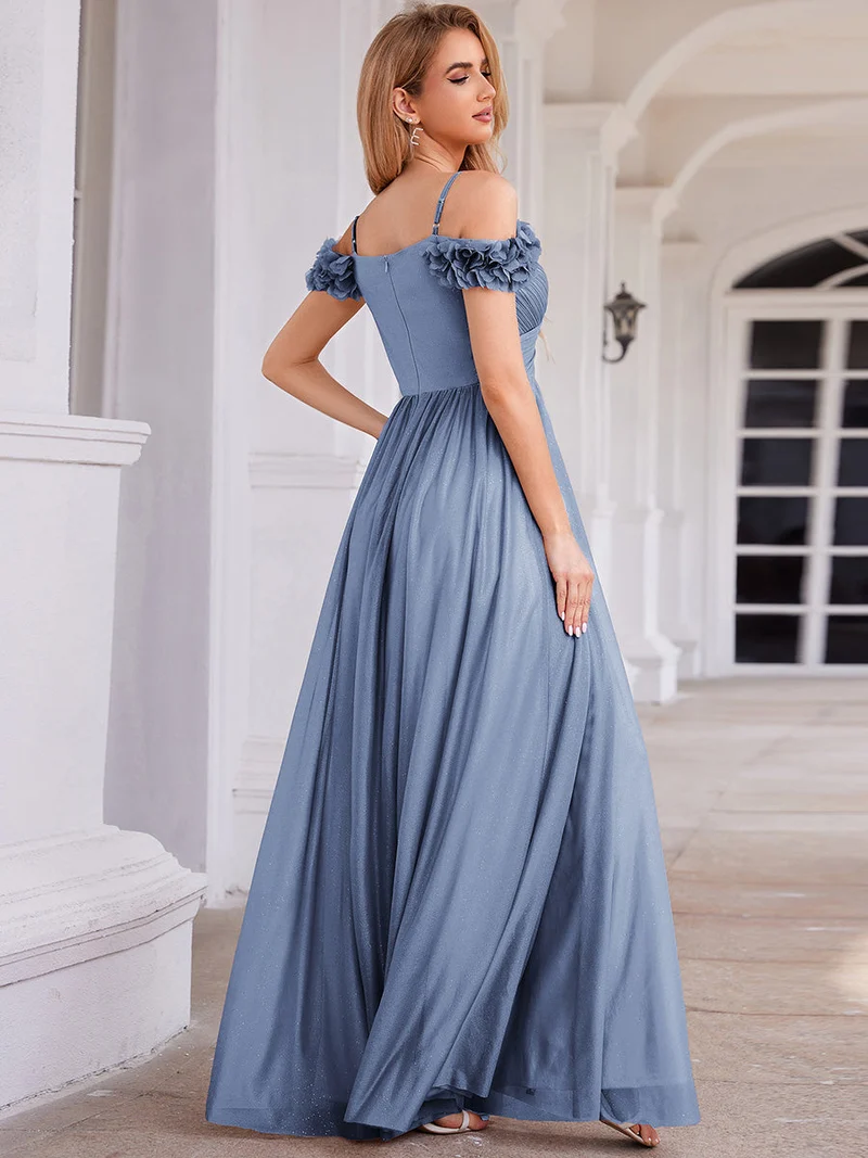 Robe de soirée plissée étincelante à col en V et épaules dénudées avec détails floraux