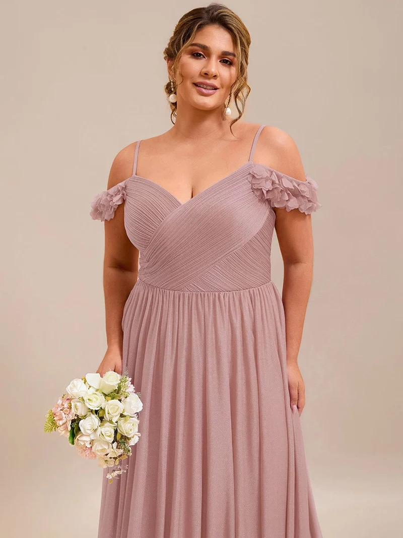 Robe de soirée plissée étincelante à col en V et épaules dénudées avec détails floraux
