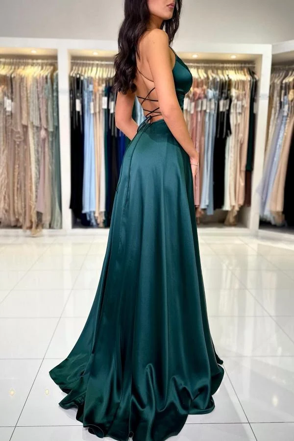 Robe de soirée élégante en satin à bretelles fines et fente – Idéale pour une tenue de soirée
