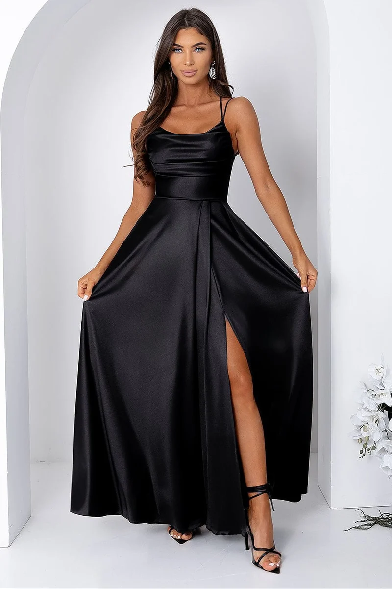 Robe noire satinée longue fendue
