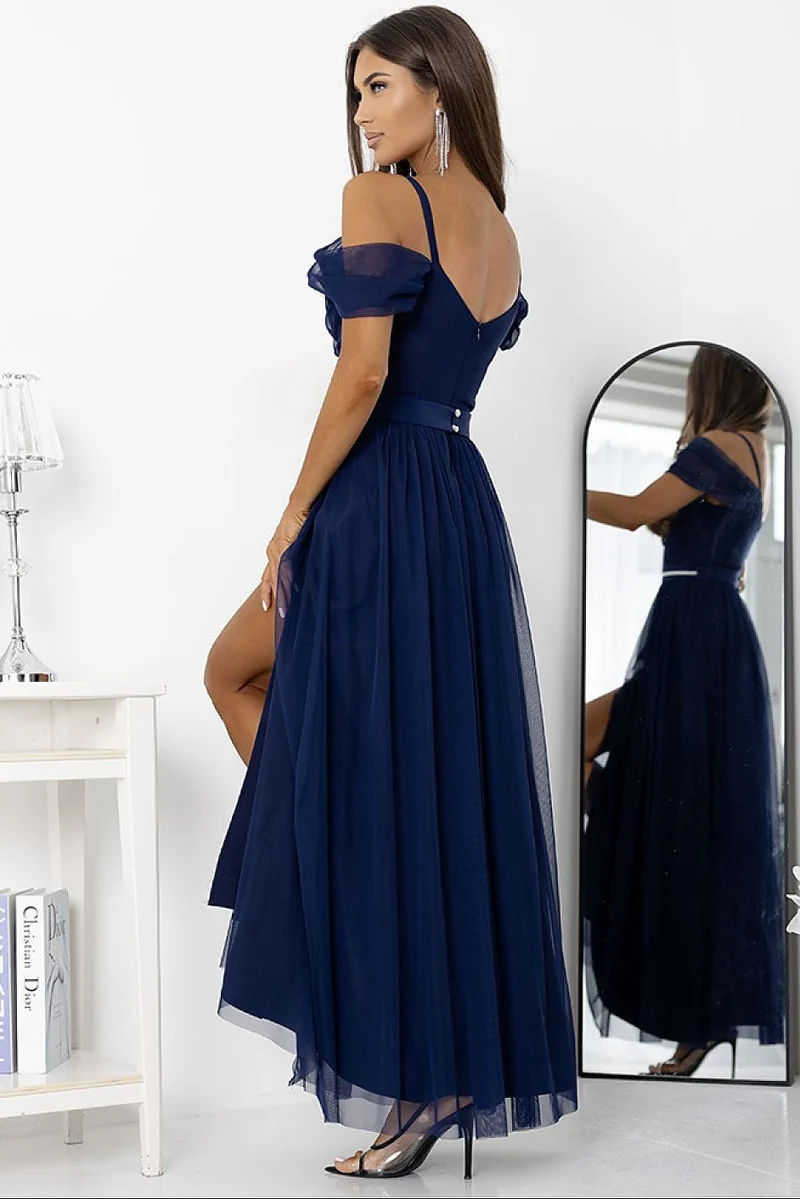 Robe bleue longue épaules dénudées