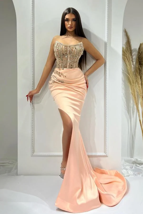 Charmante robe de bal sirène en satin froncé sans bretelles avec fente latérale et traîne