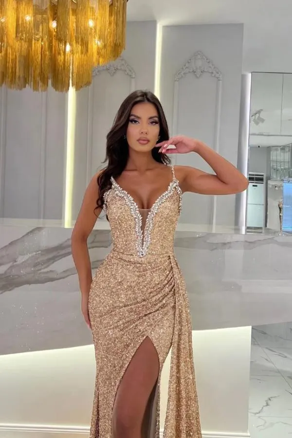 Robe de soirée sirène à paillettes dorées avec décolleté en V profond et fente latérale