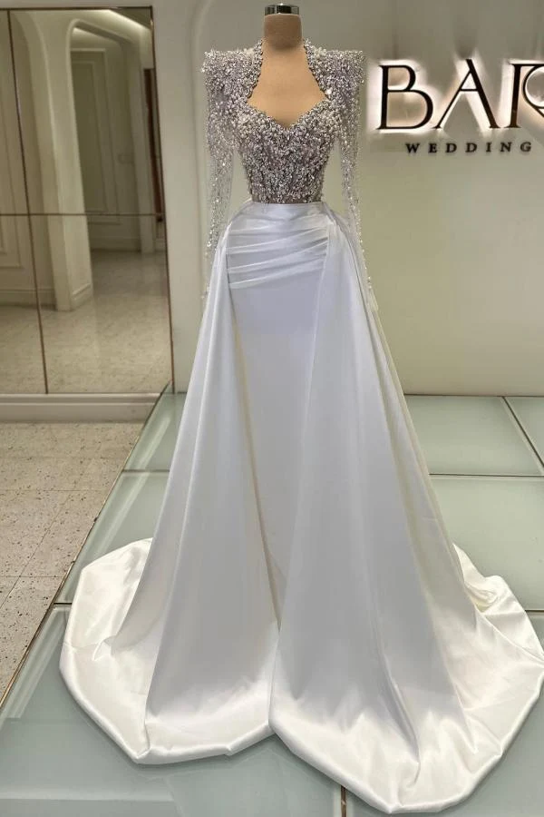 Robe de soirée sirène glamour en satin avec décolleté en cœur et perles pour bal de promo