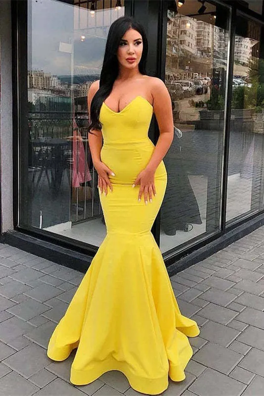 Robe de bal sirène jaune élégante, coupe longue et formelle, décolleté en cœur
