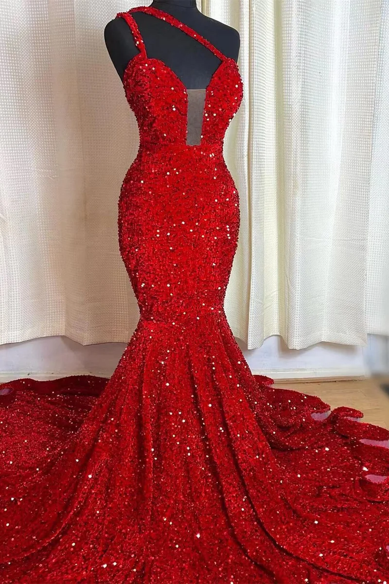 Robe de bal sirène élégante à paillettes rouges avec décolleté en cœur et design sans manches