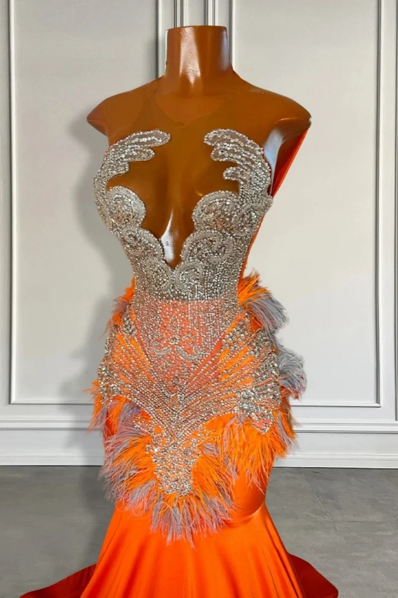 Superbe robe de bal sirène sans manches en fourrure et cristaux, robe de soirée en satin pailleté avec pompons