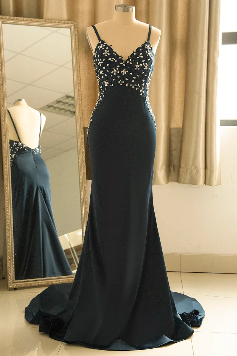 Robe de bal sirène élégante en satin à bretelles spaghetti et col en V avec ornements en paillettes
