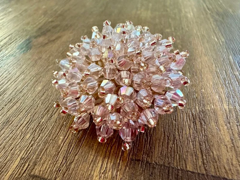 Clip cache bouton Nino vieux rose