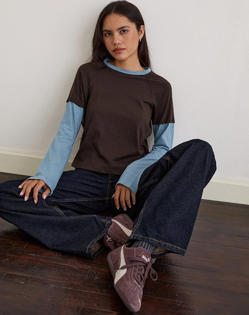 T-Shirt superposé Enid en brun chocolat et bleu clair