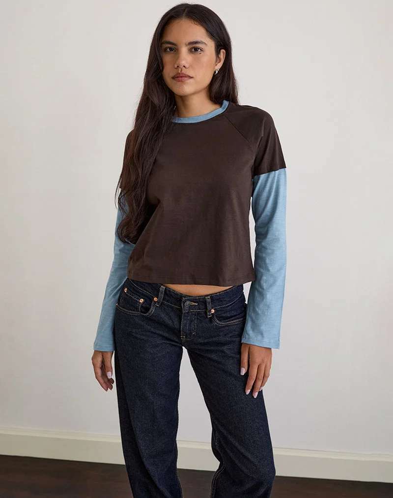 T-Shirt superposé Enid en brun chocolat et bleu clair