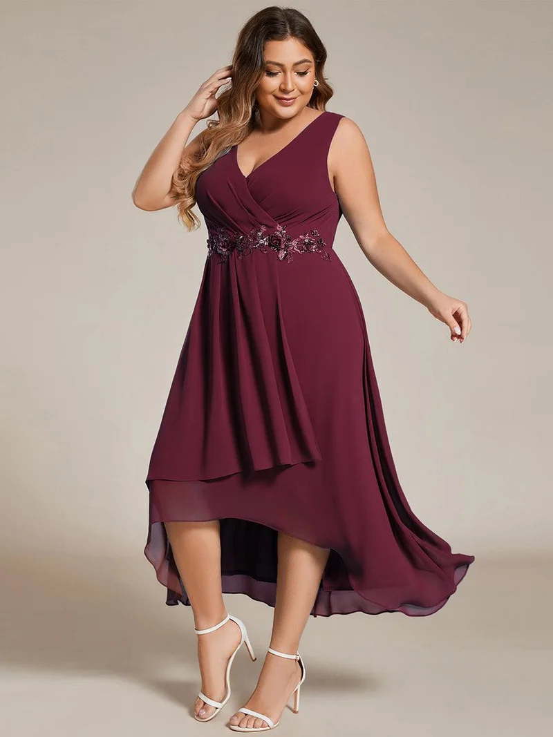 pretty IRYS|Robe d'invité de mariage haute-basse en mousseline de soie sans manches de grande taille avec applique à la taille