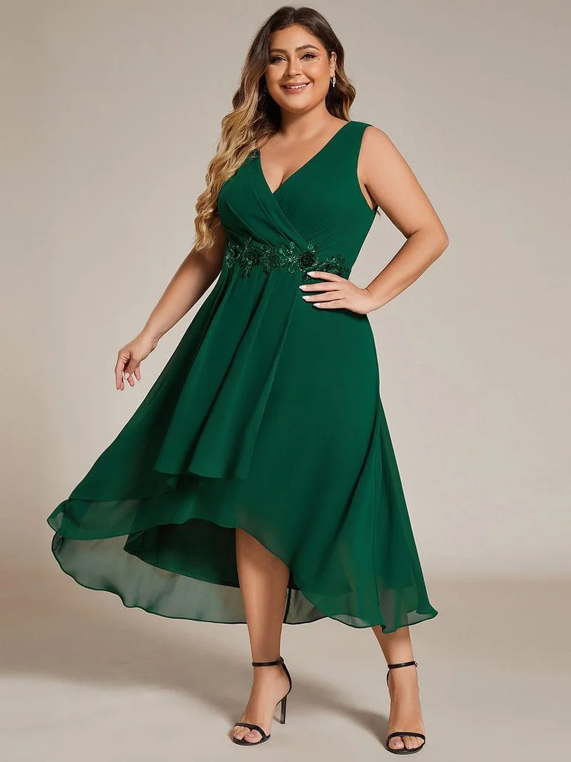 pretty IRYS|Robe d'invité de mariage haute-basse en mousseline de soie sans manches de grande taille avec applique à la taille