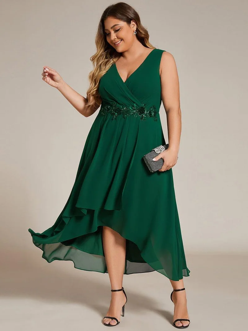 pretty IRYS|Robe d'invité de mariage haute-basse en mousseline de soie sans manches de grande taille avec applique à la taille