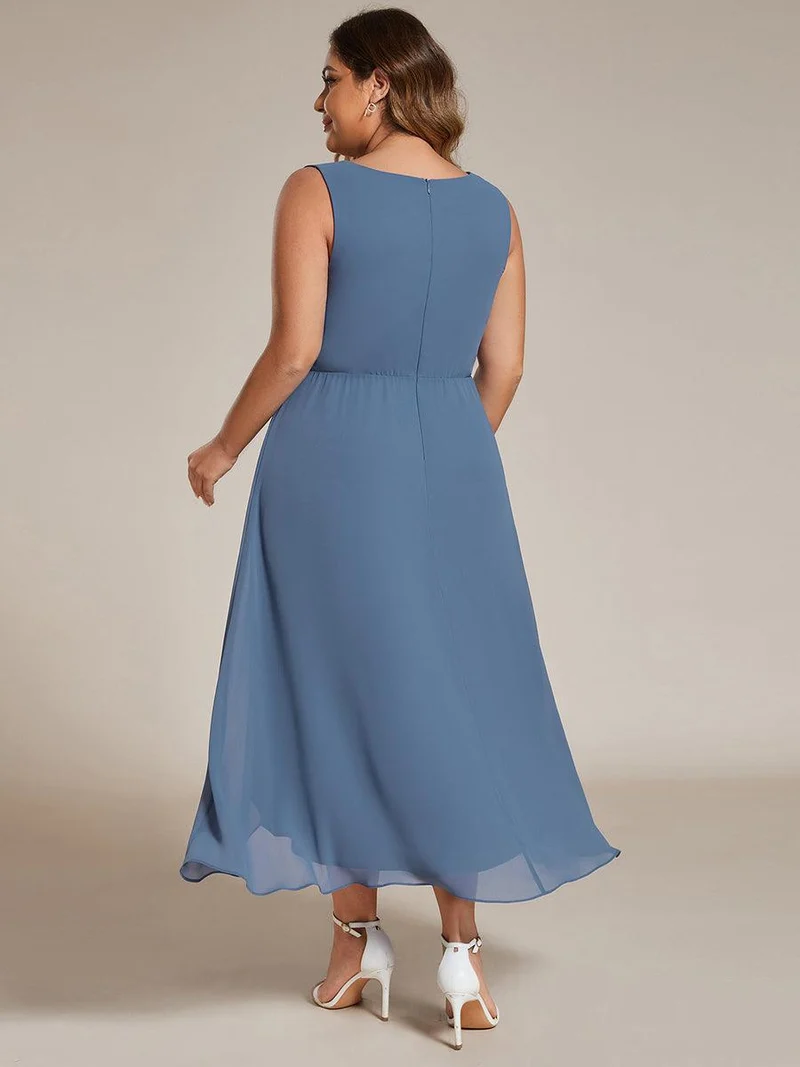 pretty IRYS|Robe d'invité de mariage haute-basse en mousseline de soie sans manches de grande taille avec applique à la taille
