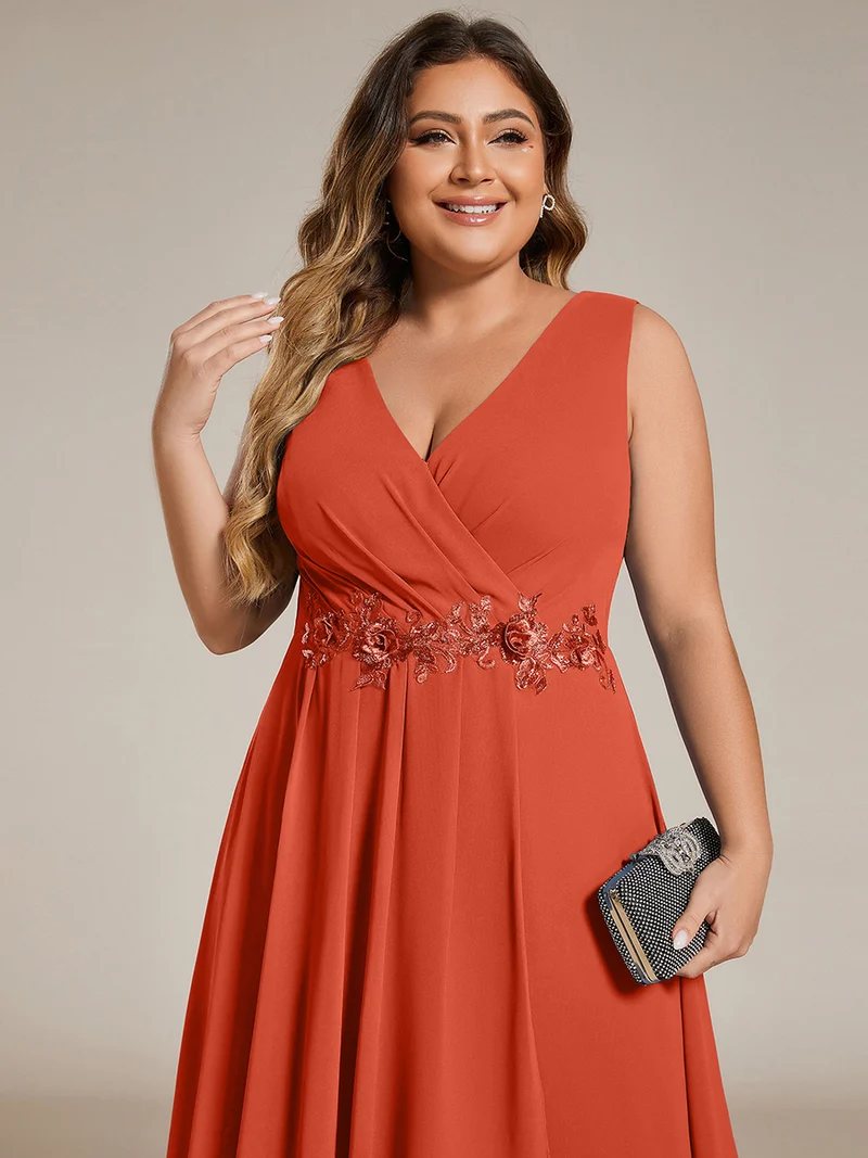 ever IRYS|Robe d'invité de mariage haute-basse en mousseline de soie sans manches avec applique à la taille