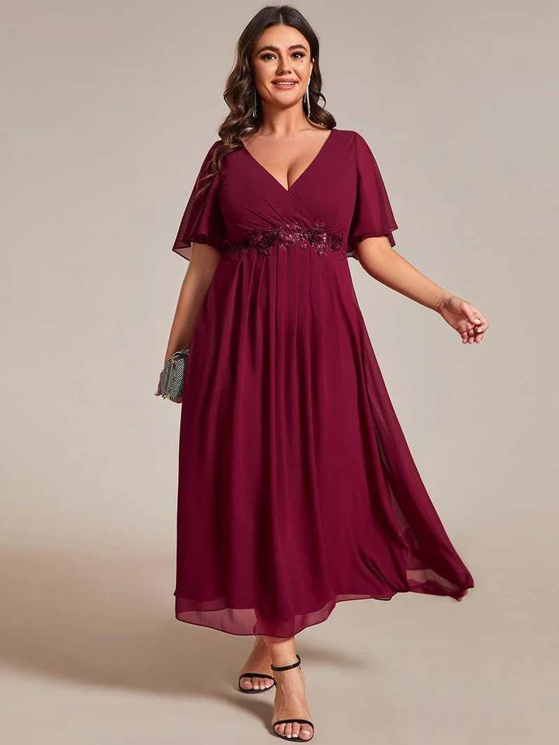 pretty DAHLIA|Robe d'invité de mariage mi-longue en mousseline de soie à col en V de grande taille avec applique à la taille