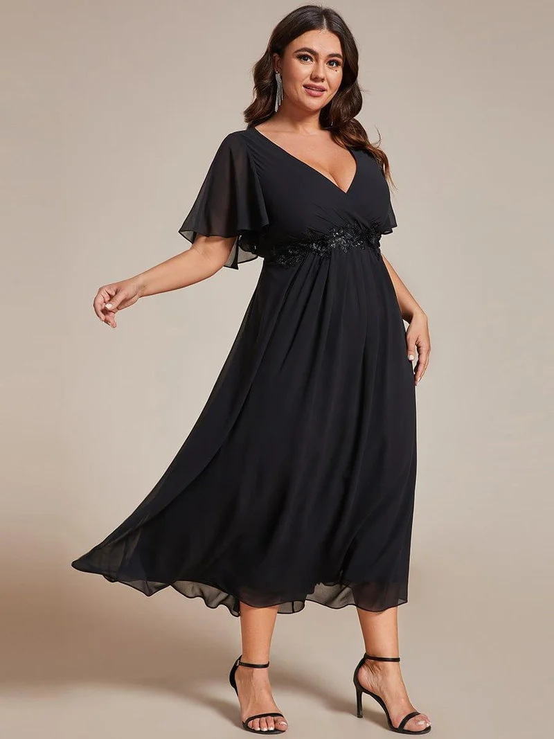 pretty DAHLIA|Robe d'invité de mariage mi-longue en mousseline de soie à col en V de grande taille avec applique à la taille