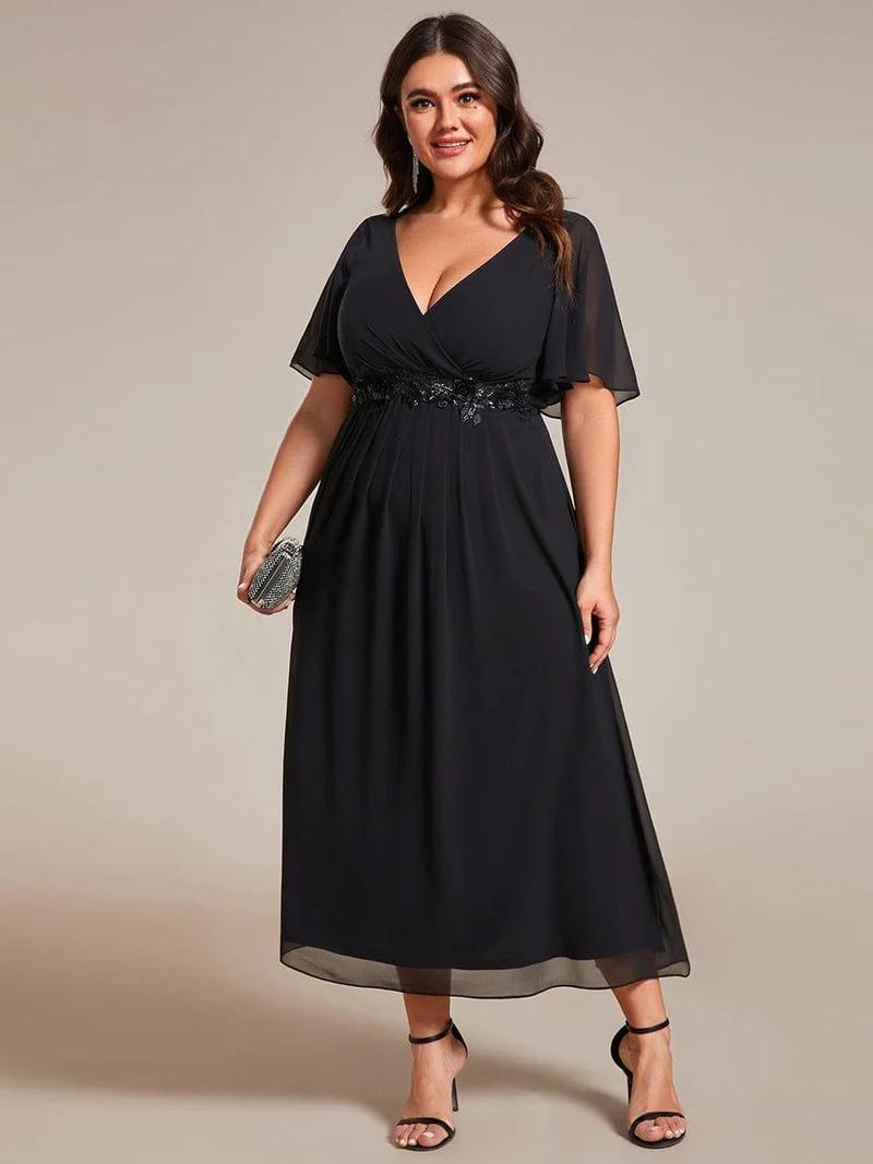 pretty DAHLIA|Robe d'invité de mariage mi-longue en mousseline de soie à col en V de grande taille avec applique à la taille