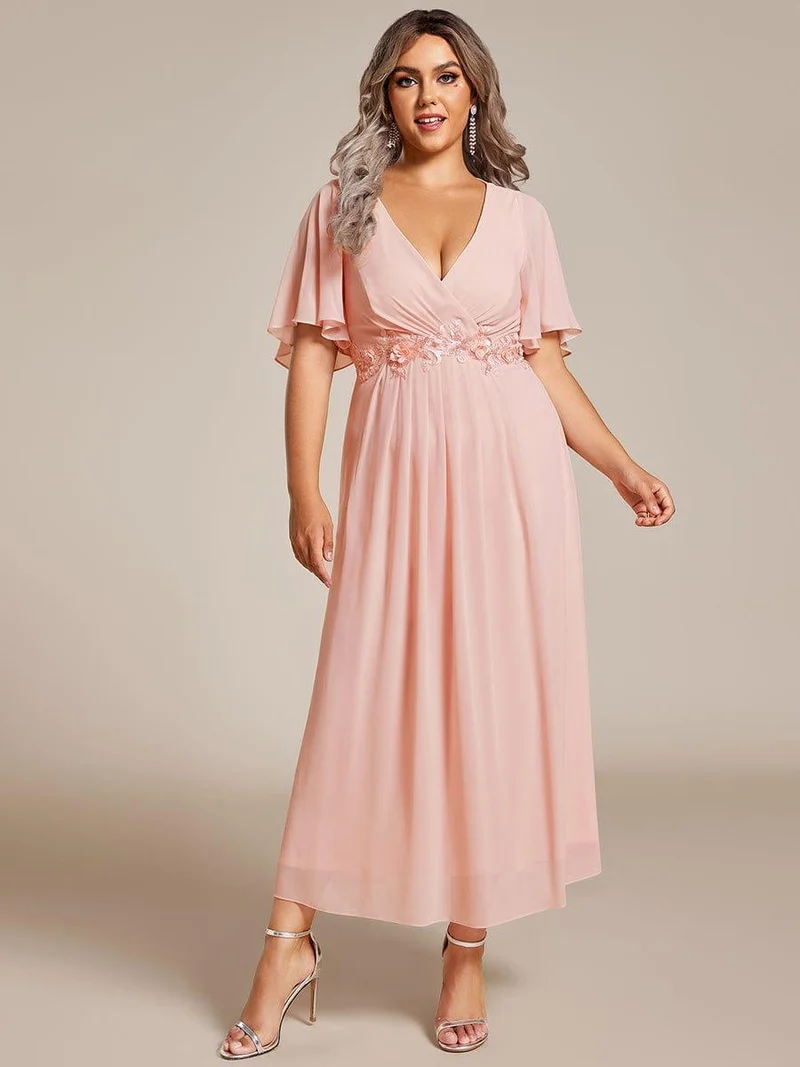 pretty DAHLIA|Robe d'invité de mariage mi-longue en mousseline de soie à col en V de grande taille avec applique à la taille