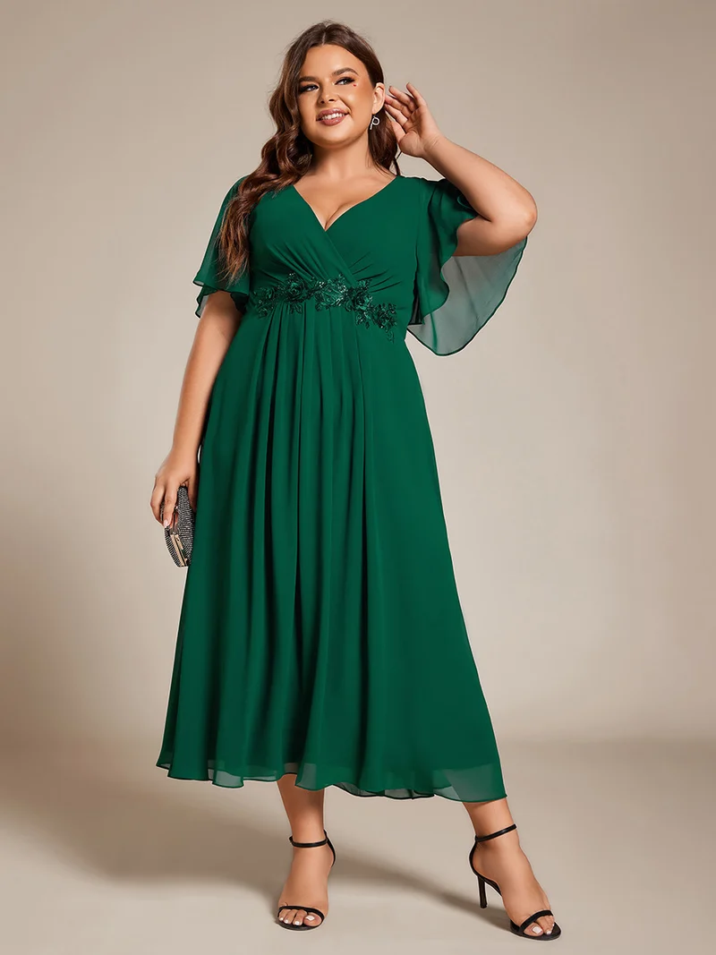 pretty DAHLIA|Robe d'invité de mariage mi-longue en mousseline de soie à col en V de grande taille avec applique à la taille