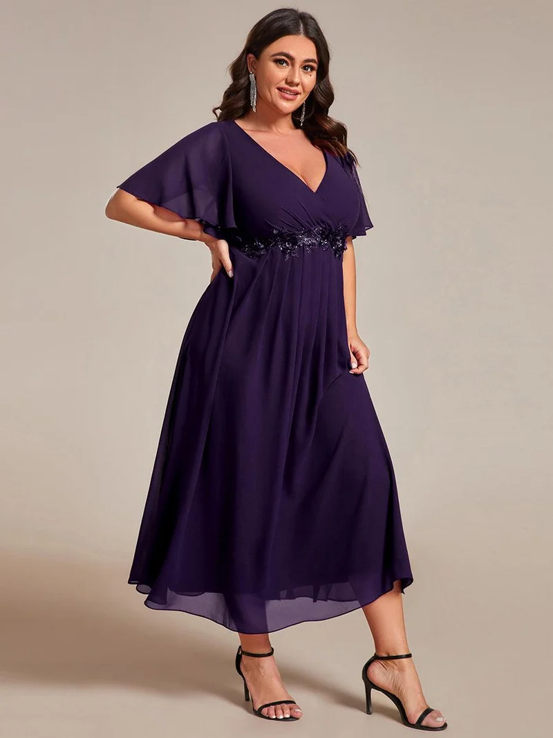 pretty DAHLIA|Robe d'invité de mariage mi-longue en mousseline de soie à col en V de grande taille avec applique à la taille