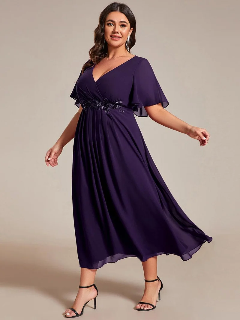 pretty DAHLIA|Robe d'invité de mariage mi-longue en mousseline de soie à col en V de grande taille avec applique à la taille