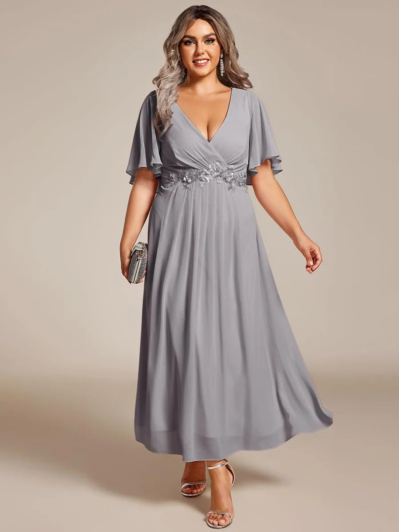 pretty DAHLIA|Robe d'invité de mariage mi-longue en mousseline de soie à col en V de grande taille avec applique à la taille
