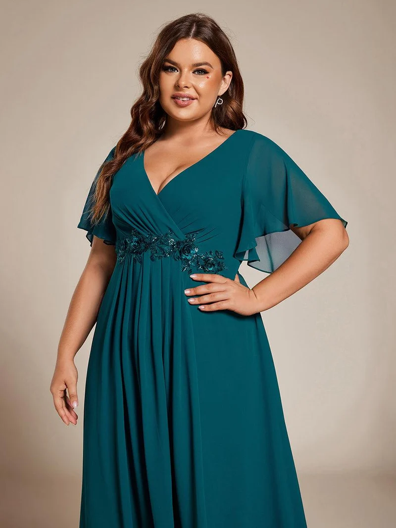 pretty DAHLIA|Robe d'invité de mariage mi-longue en mousseline de soie à col en V de grande taille avec applique à la taille