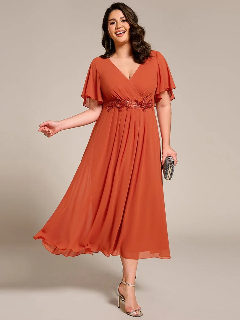 pretty DAHLIA|Robe d'invité de mariage mi-longue en mousseline de soie à col en V de grande taille avec applique à la taille