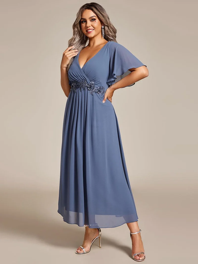 pretty DAHLIA|Robe d'invité de mariage mi-longue en mousseline de soie à col en V de grande taille avec applique à la taille