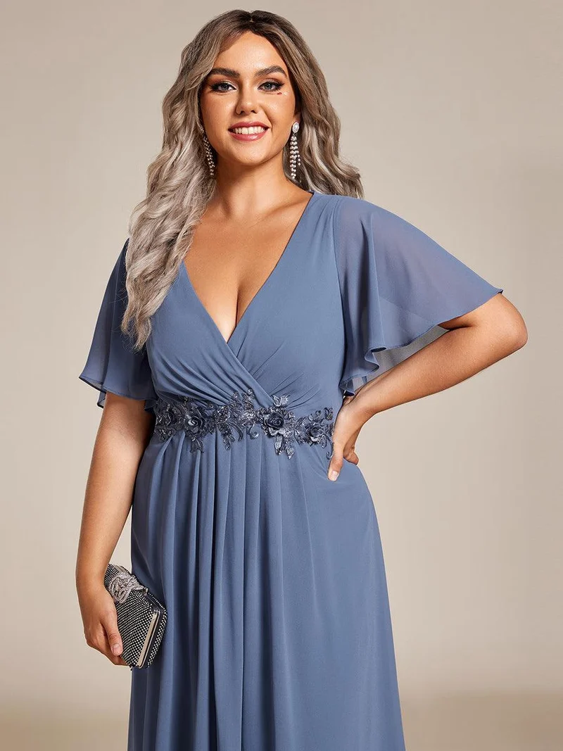 pretty DAHLIA|Robe d'invité de mariage mi-longue en mousseline de soie à col en V de grande taille avec applique à la taille