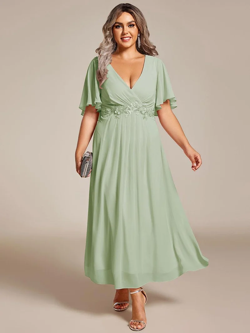 pretty DAHLIA|Robe d'invité de mariage mi-longue en mousseline de soie à col en V de grande taille avec applique à la taille