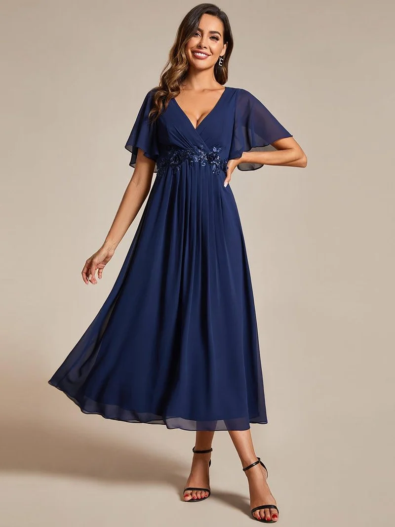 ever DAHLIA|Robe d'invité de mariage mi-longue en mousseline à col en V avec appliques à la taille
