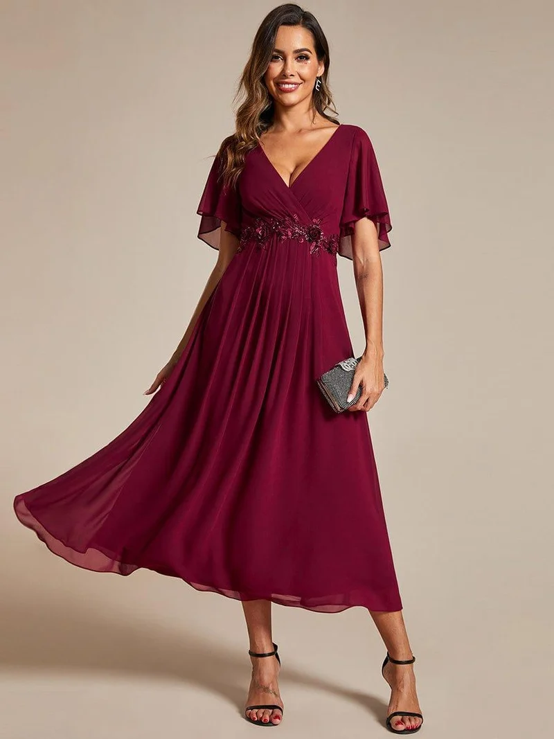 ever DAHLIA|Robe d'invité de mariage mi-longue en mousseline à col en V avec appliques à la taille